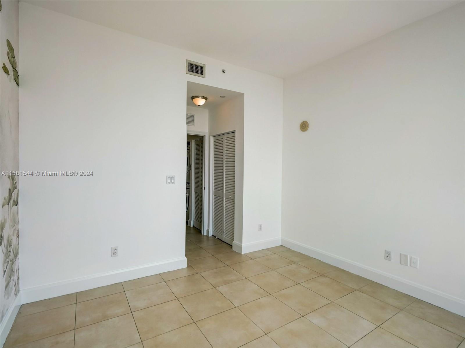 Building Photo - 2525 SW 3rd Ave