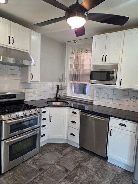 Building Photo - 2 Pennsylvania St