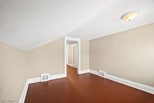 Building Photo - 153 Henry St