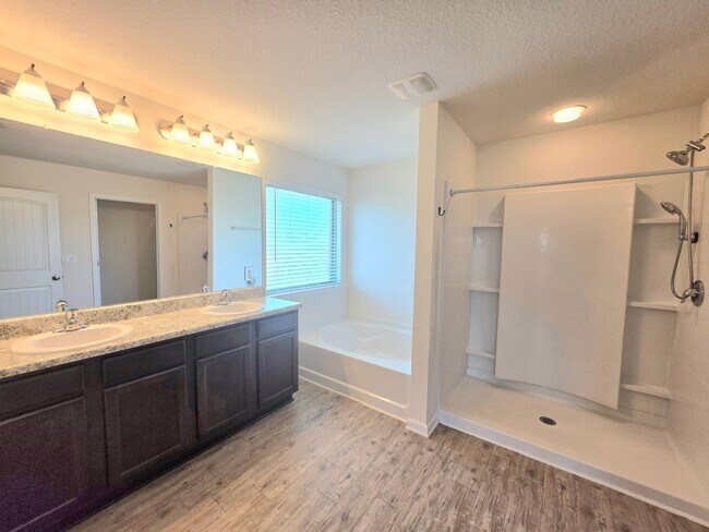 Building Photo - Beautiful 3-Bedroom Home - Whisper Creek