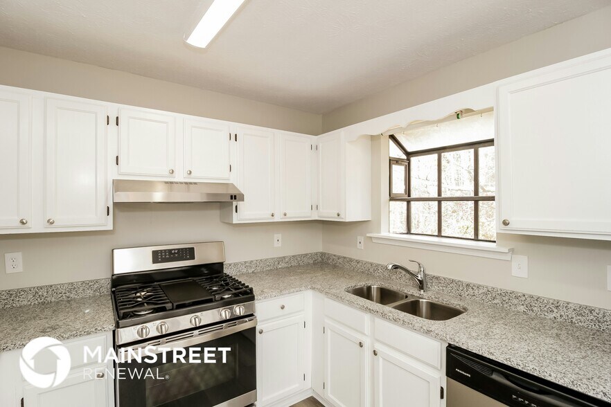 Building Photo - 33 Sweetwater Dr
