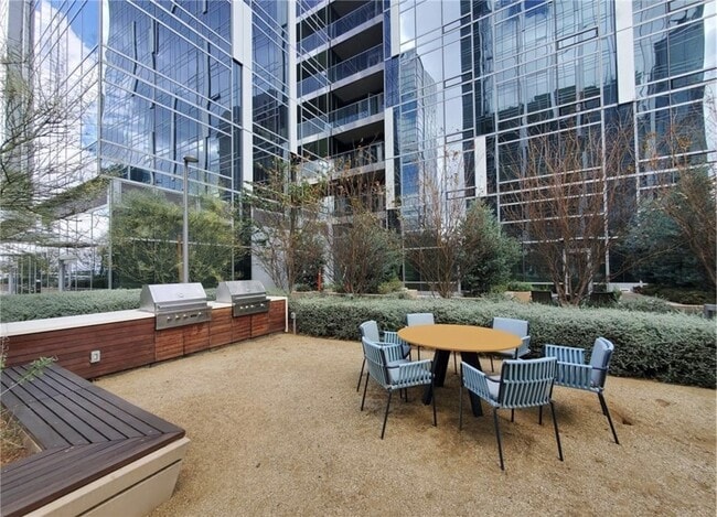 Building Photo - 877 Francisco St