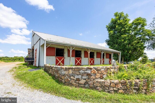 Building Photo - 1540 W Doe Run Rd
