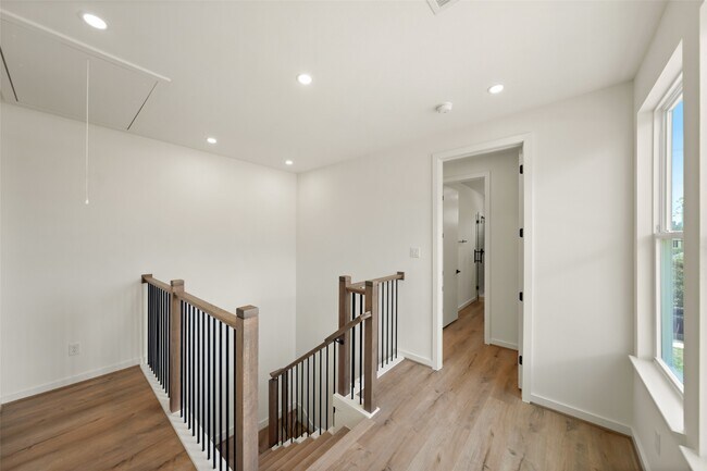 Building Photo - 307 Quitman St