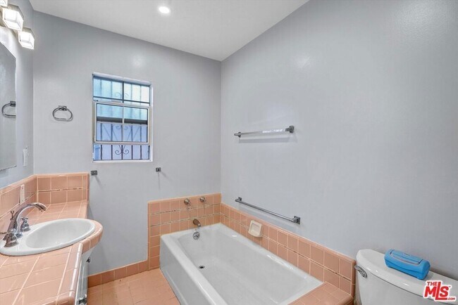 Building Photo - 1920 Van Wick St