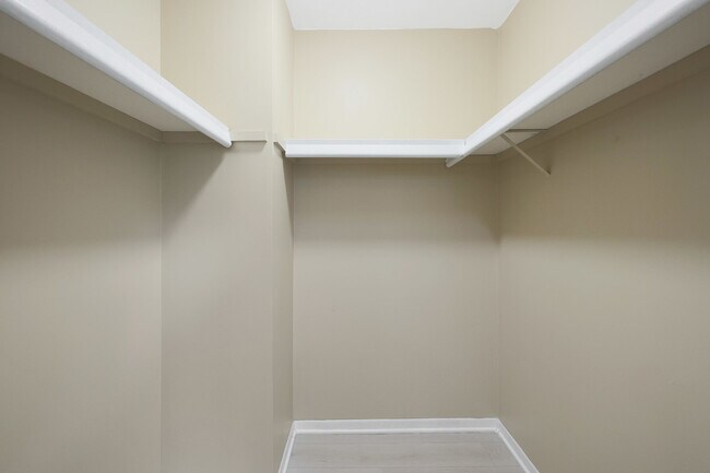 Building Photo - 1356 Larchmont Dr