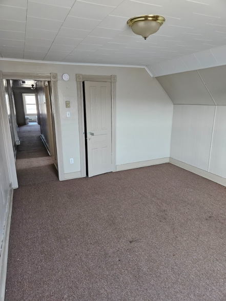 Building Photo - 211-211 E 2nd St