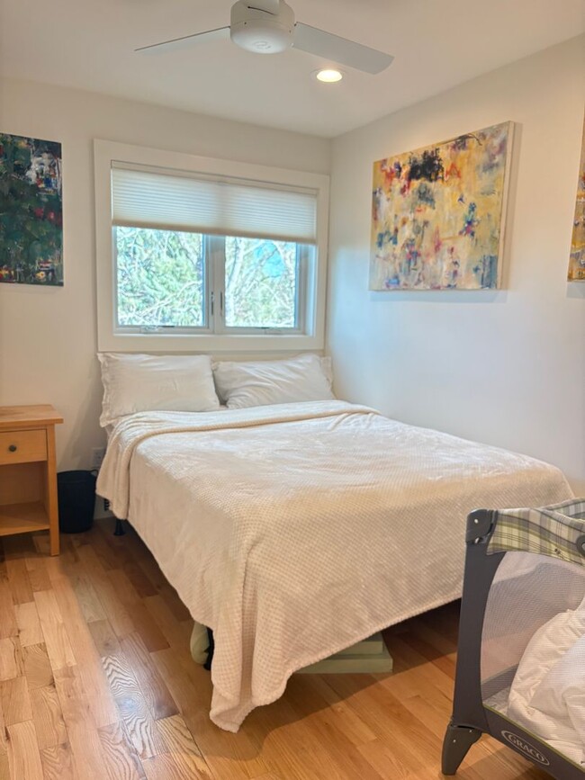 Building Photo - Stunning 4 bed 3.5 Bath Home in Wonderland Hills Walking Distance to Wonderland Lake. Rent Furnis...