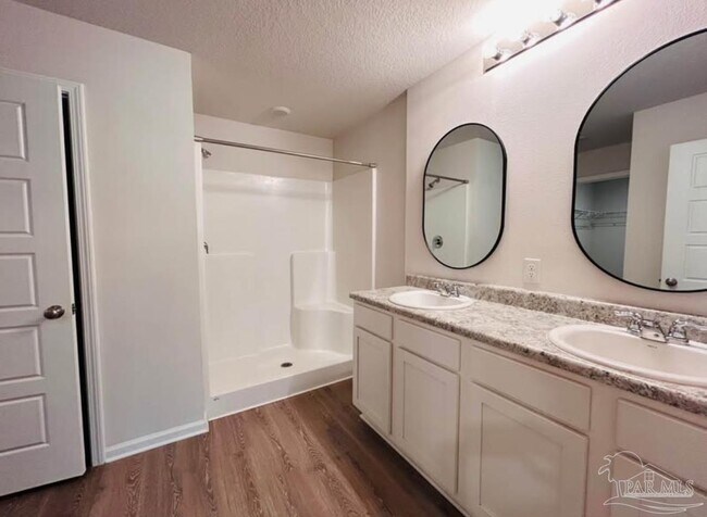 Building Photo - 1928 High Rdg Ct