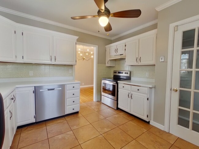 Building Photo - 242 S Bleckley Dr