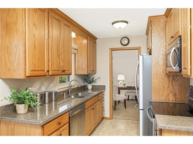 Building Photo - Spacious 4BR Home in Brooklyn Park – Huge Basement & New Appliances!