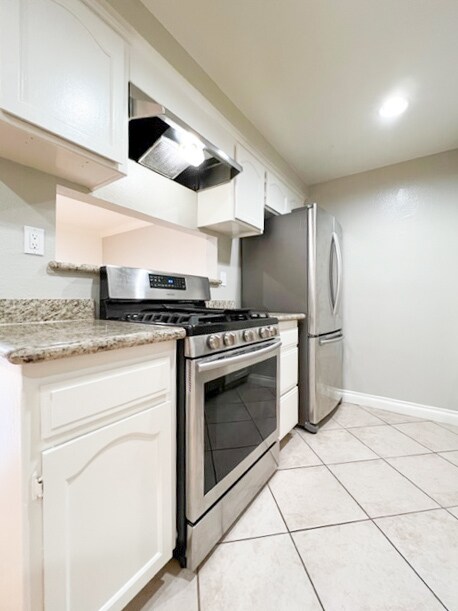 Building Photo - 5452 Alvern Cir