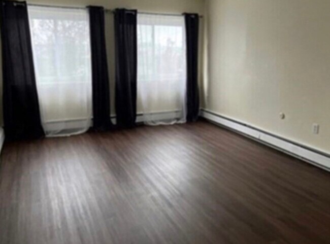 Building Photo - 12 Cox Ct