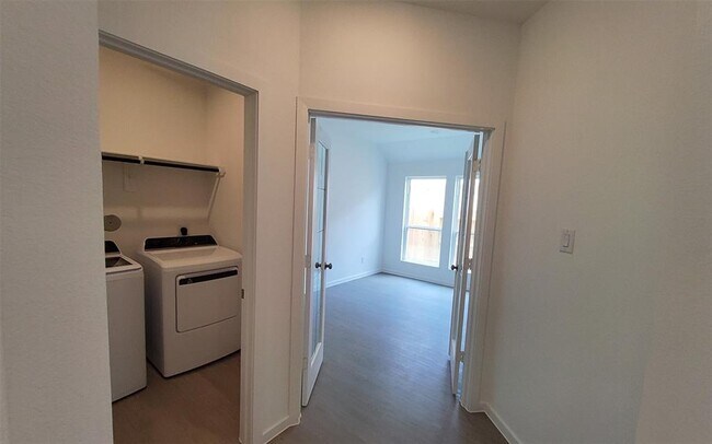 Building Photo - 6422 Seafoam Lake Dr