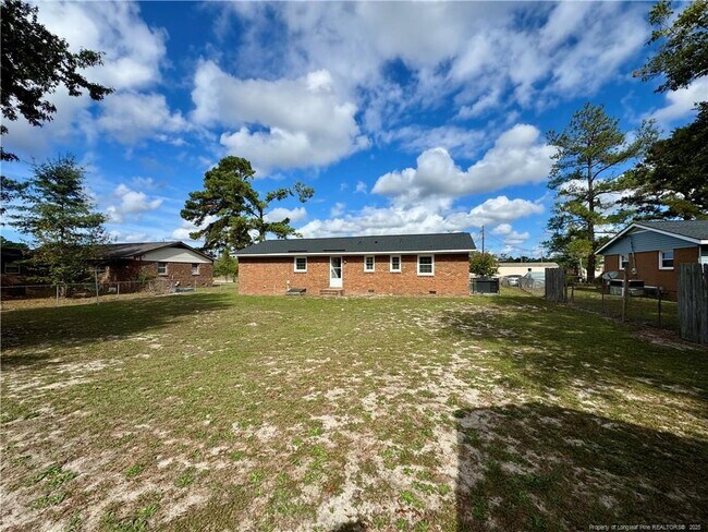 Building Photo - 703 Odell Rd