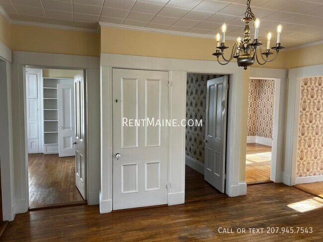 Building Photo - 92 Main Rd N