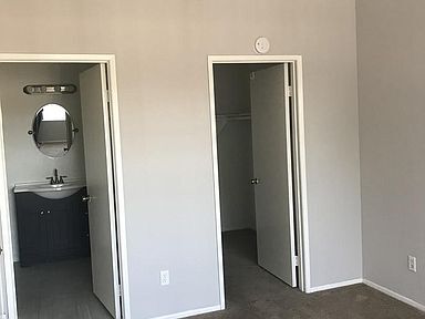 Building Photo - Lakeside HOA Condo