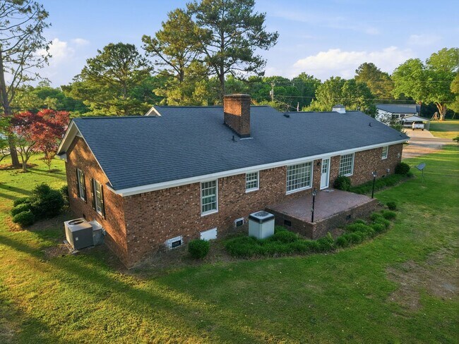 Building Photo - 3 bed 2.5 Bath Just Outside Buies Creek