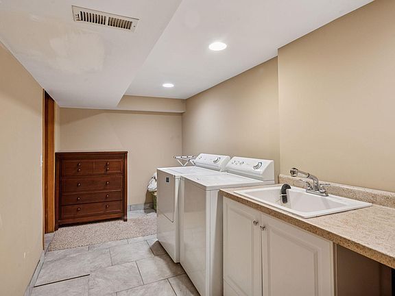 laundry room - 2307 Harding St NE