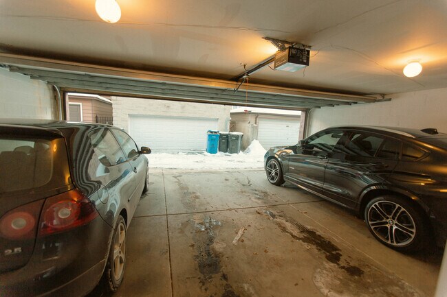 Building Photo - 843 W Fletcher St