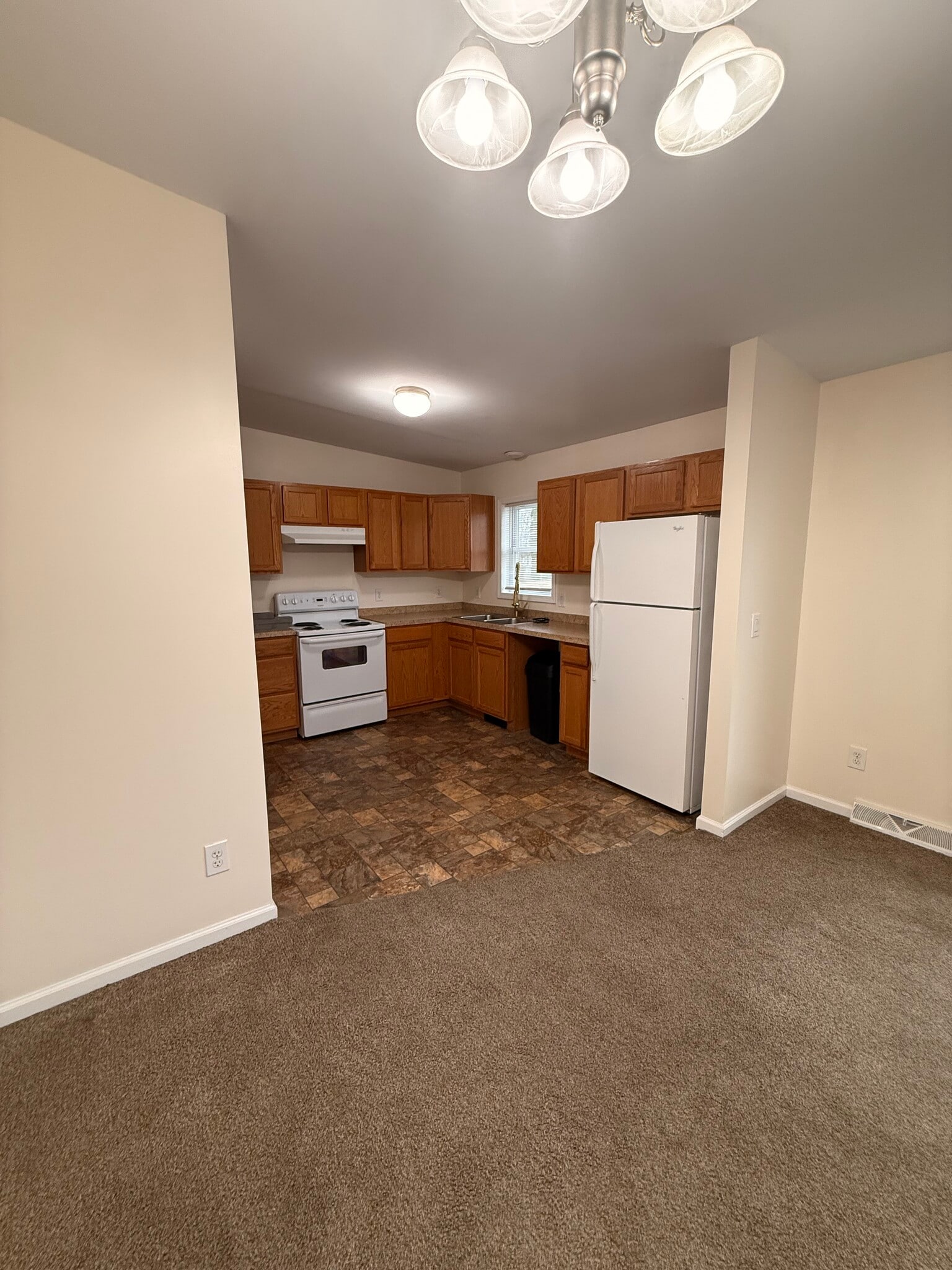 Kitchen - 4178 S Center St