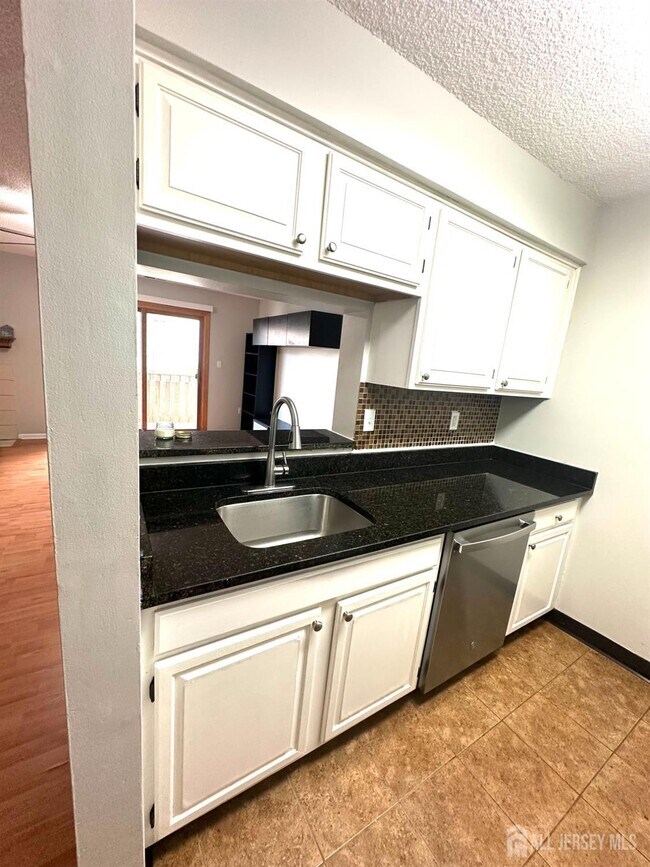 Building Photo - 4901 Ravens Crest Dr