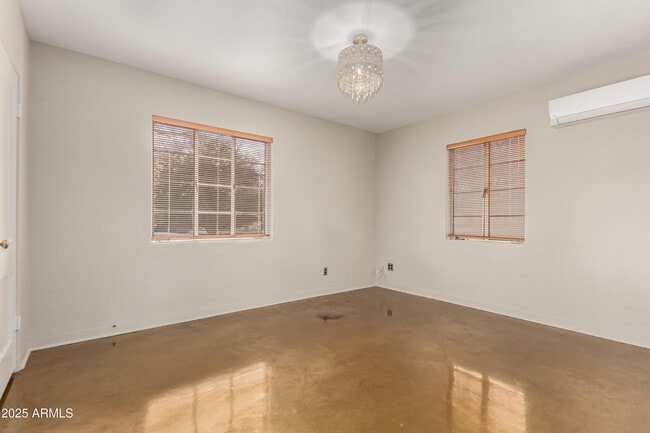 Building Photo - 2434 E Pinchot Ave