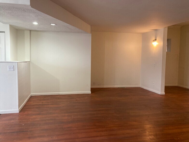 dining space - 6644 Gravois Ave