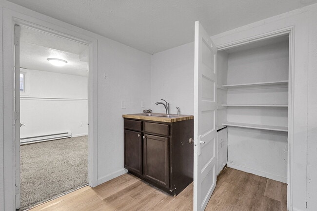 Building Photo - $1,395.00 - 2 Beds, 1 Bath, Condo in Denve...