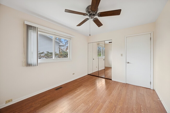 Building Photo - 21W225 Coronet Rd