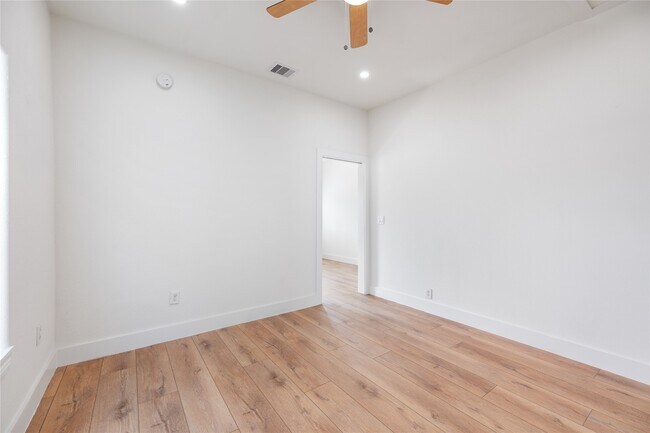 Building Photo - 4710 Ave S