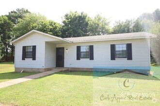 Building Photo - 618 Brandon-