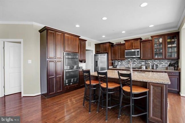 Building Photo - 4818 Clarendon Dr