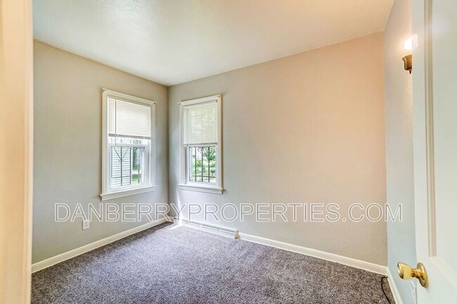 Building Photo - 833 Turner Ave