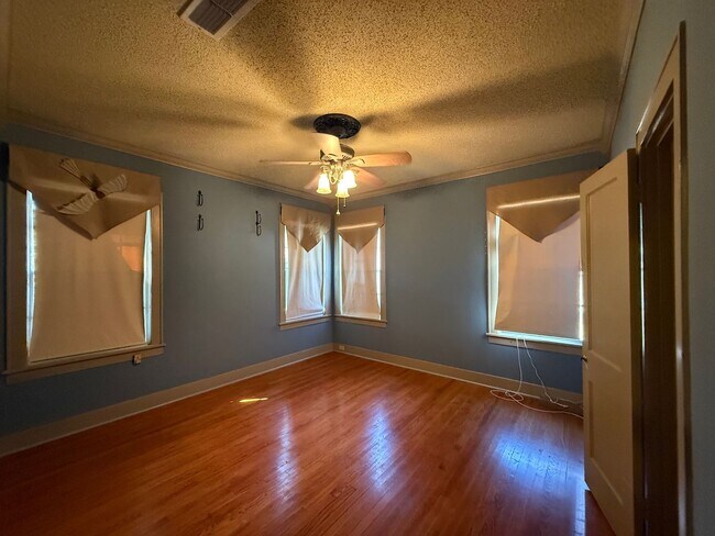 Building Photo - Charming Historic Highland Rental – 3BR, 2...