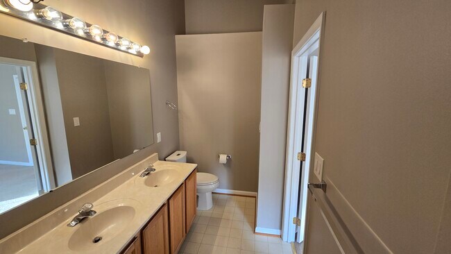 Building Photo - 9443 Birchwood Ln
