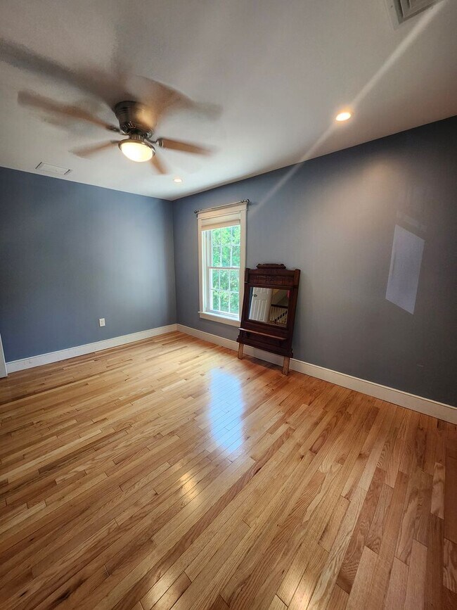 Building Photo - 86 Gilboa St