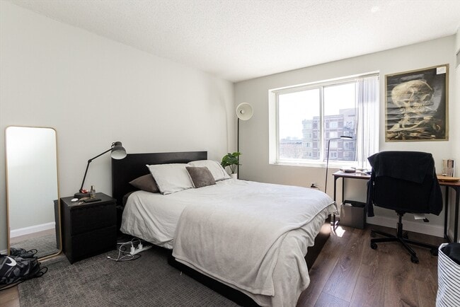 Building Photo - 8-10 Museum Way