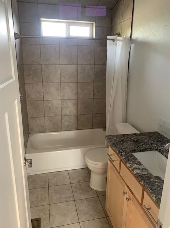 Building Photo - 3 Bed/2.5 Bath Single Family Home in NE Bend