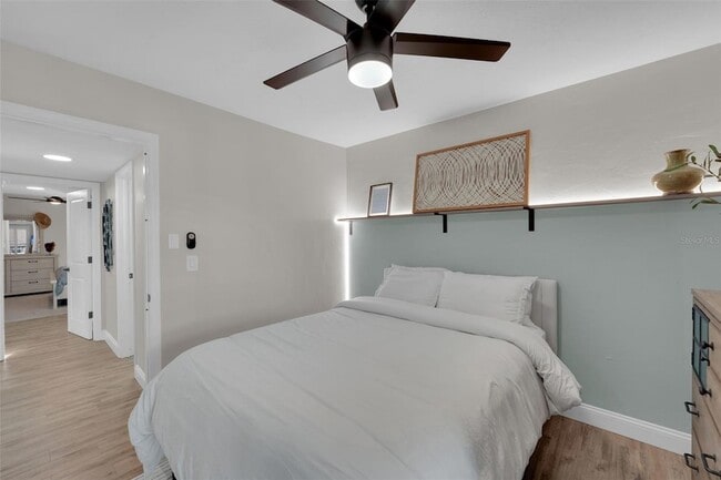 Building Photo - 15761 Windward Way Cir