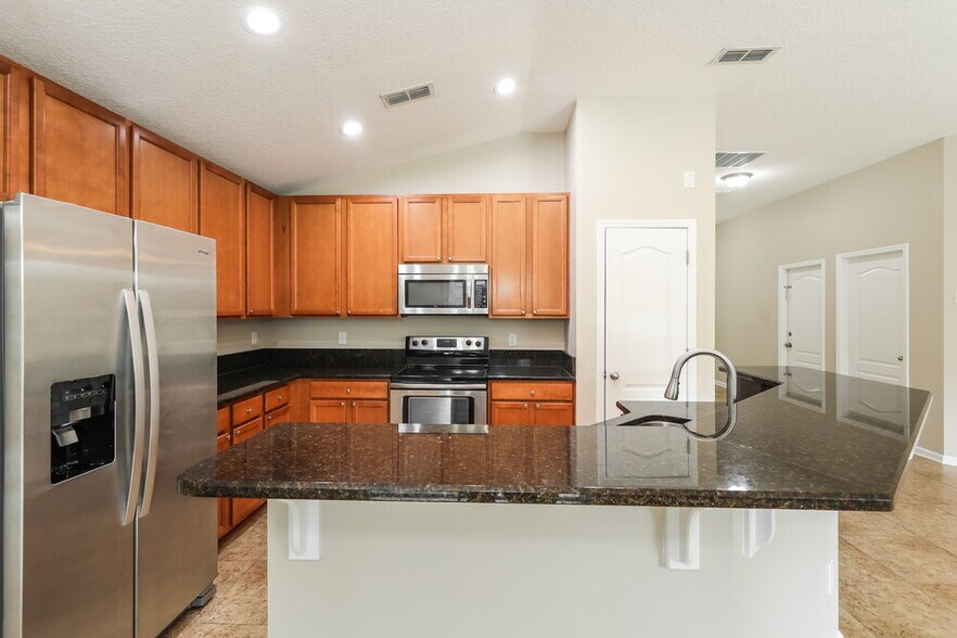 Building Photo - 4510 Oak Moss Loop