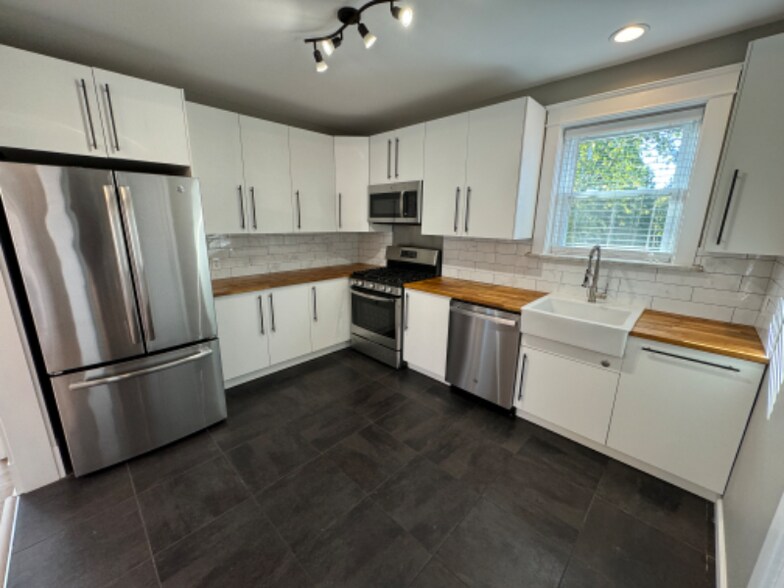 Building Photo - 4916 Nottingham Ave