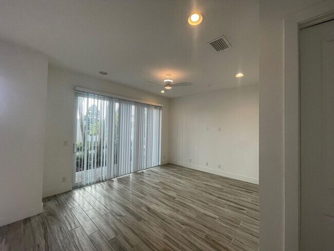 Building Photo - 8086 Hobbes Wy