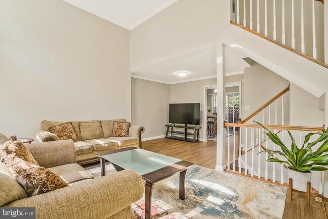 Building Photo - 2430 Garnett Dr