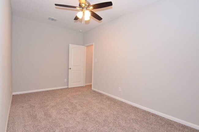 Building Photo - 146 Star Spangled Dr