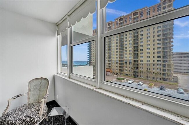 Building Photo - 2030 S Ocean Dr