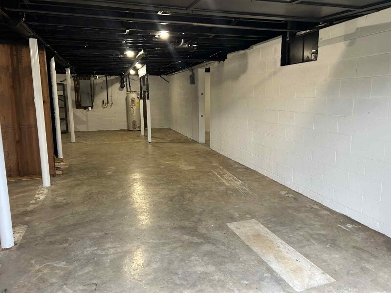 Building Photo - 304 Greenview Dr