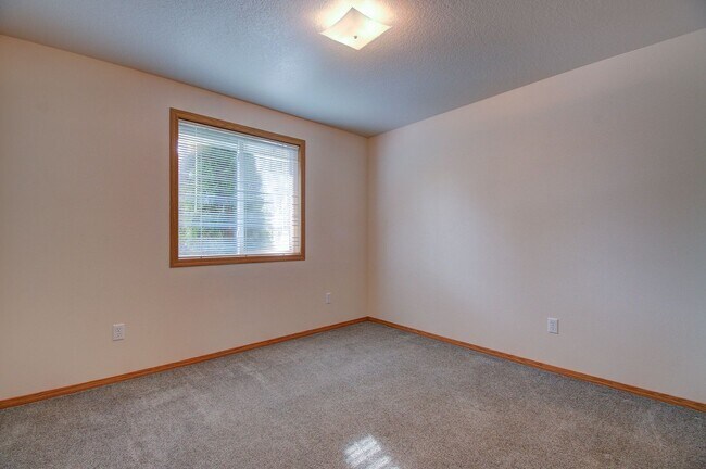 Building Photo - 192nd Area Single Level Home