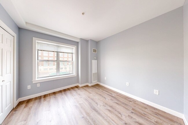 Building Photo - 120 Mountfort St