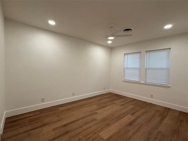 Building Photo - 6712 Bryn Mawr Dr